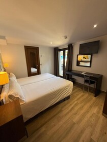Aston Hotel