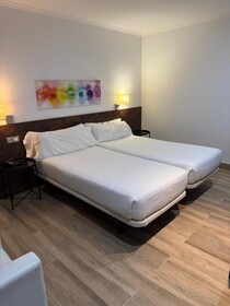 Aston Hotel