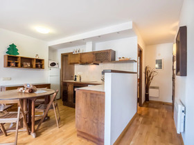 Esquirol Apartments