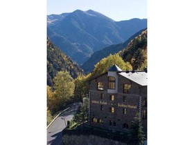 Hotel Chat