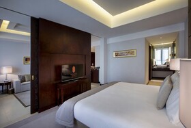 Bab Al Qasr Hotel