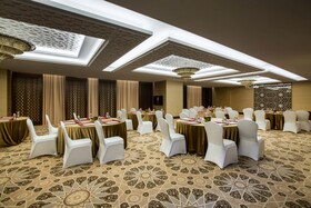 Bab Al Qasr Hotel