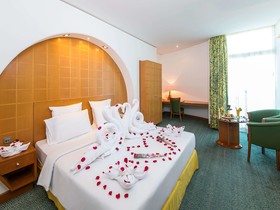 Oryx Grand Hotel Jebel Hafeet