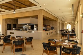 Bab Al Nojoum Bateen Liwa