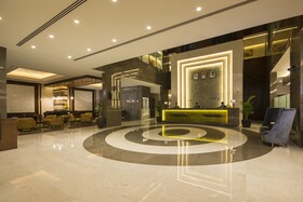 Golden Tulip Media Hotel