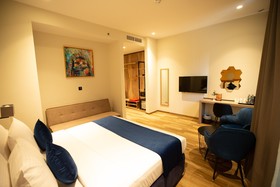 Grand Kingsgate Waterfront by Millennium Hotels