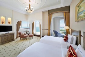 Al Habtoor Grand Resort, Autograph Collection