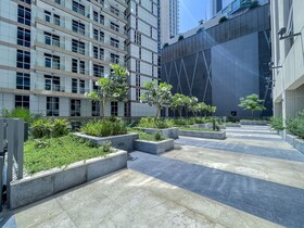 Luxe Apartments near Dubai Mall, Burj Khalifa - Pool, Gym, & Parking by Sojo Stay