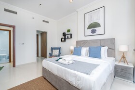 Luxe Apartments near Dubai Mall, Burj Khalifa - Pool, Gym, & Parking by Sojo Stay