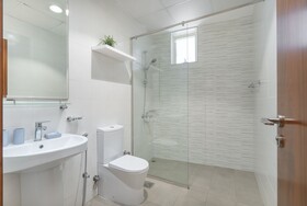 Luxe Apartments near Dubai Mall, Burj Khalifa - Pool, Gym, & Parking by Sojo Stay