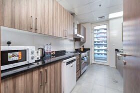 Luxe Apartments near Dubai Mall, Burj Khalifa - Pool, Gym, & Parking by Sojo Stay