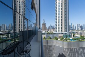 Luxe Apartments near Dubai Mall, Burj Khalifa - Pool, Gym, & Parking by Sojo Stay