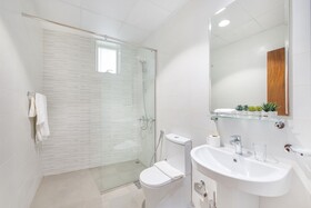 Luxe Apartments near Dubai Mall, Burj Khalifa - Pool, Gym, & Parking by Sojo Stay
