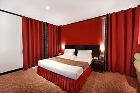 Manhattan Hotel