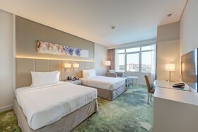 Millennium Lakeview Hotel