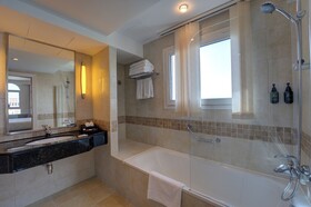 Millennium Lakeview Hotel