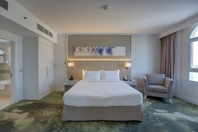 Millennium Lakeview Hotel