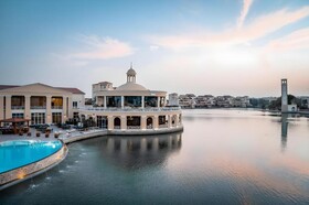 Millennium Lakeview Hotel