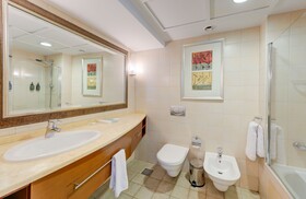 Millennium Lakeview Hotel
