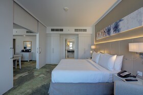 Millennium Lakeview Hotel