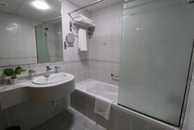 New California Hotel