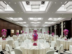 Pullman Dubai Creek City Centre Hotel & Residences