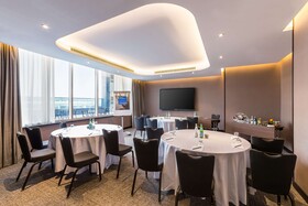 Radisson Blu Hotel, Dubai Canal View