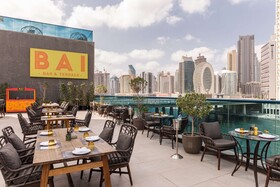 Radisson Blu Hotel, Dubai Canal View