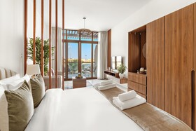 Silkhaus Palm Views East