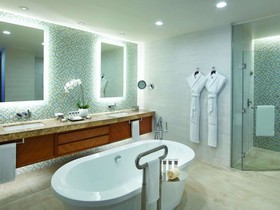 Swissôtel Al Ghurair