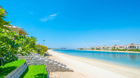 The Palm Jumeirah Villas - Frond E by LUX Holiday Home