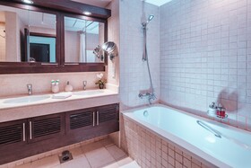 The Residences 5 by Elite Royal Apartments