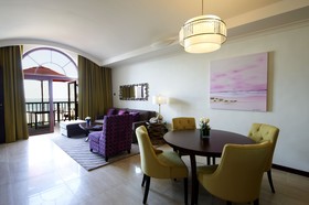 JA Palm Tree Court