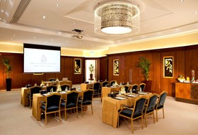 JA Palm Tree Court
