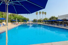 BM Beach Hotel