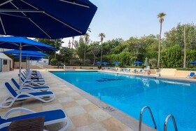BM Beach Hotel