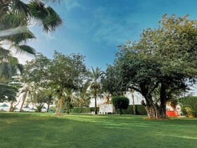 BM Beach Hotel