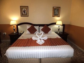 City Hotel