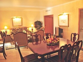 Hotel Holiday International