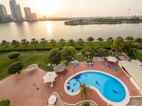 Hotel Holiday International