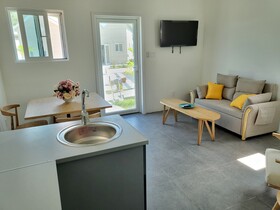 Crawlbay Suites