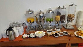 6 Milje Hotel
