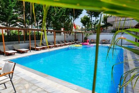 6 Milje Hotel