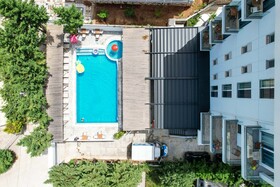 6 Milje Hotel