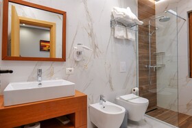 6 Milje Hotel