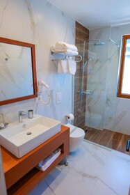 6 Milje Hotel