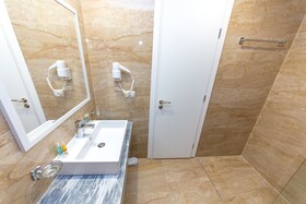 Class Hotel
