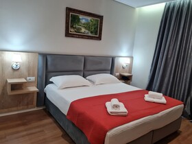 Class Hotel