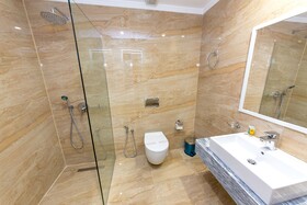 Class Hotel