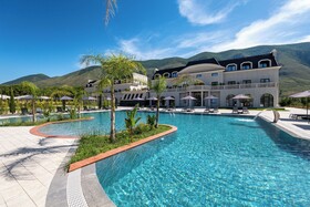 Acros Resort